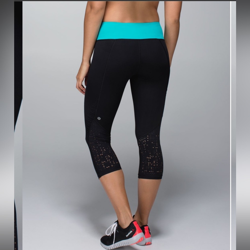 Lululemon Water Bound Crops Black and Blue Tropics Size 4